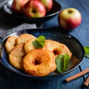 Imamo recept za jabuke u šlafroku koji će zamirisati cijelu kuhinju!
