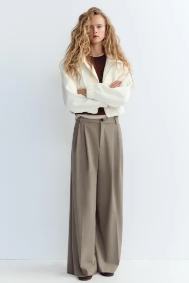 Izdvojili smo najbolje široke hlače za stylish kombinacije