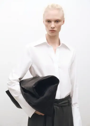 Bijela košulja - svestrani klasik koji pristaje uz svaki look