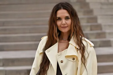 Katie Holmes oduševila u pastelno žutoj kombinaciji koju želimo ovo proljeće