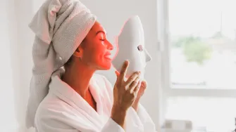 LED maske za lice potpuni su hit. Evo zašto ih preporučuju i dermatolozi