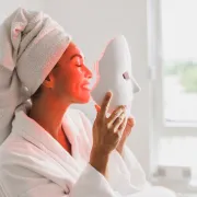 LED maske za lice potpuni su hit. Evo zašto ih preporučuju i dermatolozi