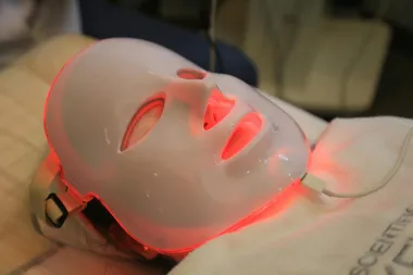 LED maske za lice potpuni su hit. Evo zašto ih preporučuju i dermatolozi