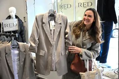 Poznata robna kuća Mana oduševila kolekcijom za mlade pod nazivom RED by Mana
