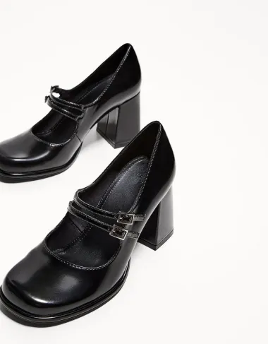 Crne cipele s potpeticama: 15 elegantnih modela za udobne dnevne kombinacije