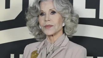 Jane Fonda i u devetom desetljeću osvaja stilom: Elegancija i stav koji prkose vremenu