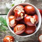 Bojanje jaja za Uskrs: Kreativne ideje koje će odu&scaron;eviti cijelu obitelj