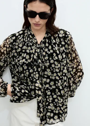 Raskošna bluza najpopularniji je komad ovo proljeće