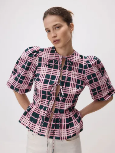 Raskošna bluza najpopularniji je komad ovo proljeće
