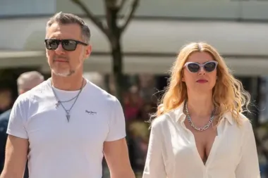 Usklađeni u ljubavi i modi: Par sa špice u jednostavnom, ali moćnom izdanju