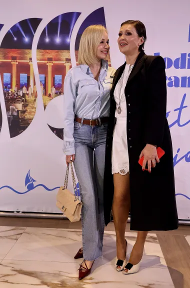 Uvijek sa stilom: Jelena Rozga i Nina Badrić nose najpoželjnije cipele sezone