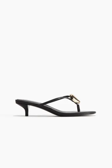 Sandale s niskim i udobnim potpeticama - elegantni modeli za svaki dan