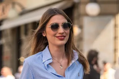 U ležerno-poslovnom outfitu: Dama na špici dokaz je da klasika nikad ne izlazi iz mode