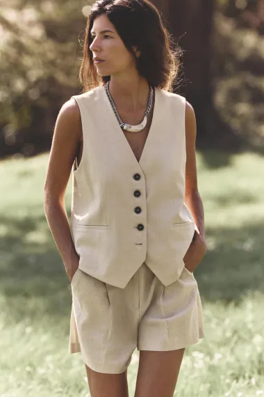 Proljeće i ljeto u znaku lana: Stylish kompleti za svaku prigodu