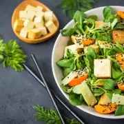Tofu salate koje ćeš obožavati: lagani, zdravi i ukusni recepti za svaki dan