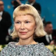 Pamela Anderson na Met Gali s novom bob frizurom otkrila da se ne boji velikih promjena