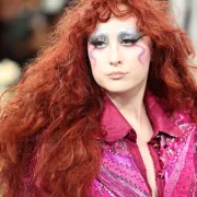Najbizarniji Met Gala outfiti: Od klavira na leđima do zmijskog uzorka