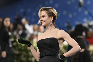 Elegancija na Met Gali: Demi Moore u kravata haljini i Nicole Kidman u Balenciagi iz 1952.