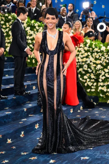 Prozirno i provokativno: Halle Berry u neočekivanom izdanju na Met Gali
