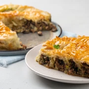 Burek s mesom po pravoj domaćoj recepturi. Evo kako ga napraviti kod kuće