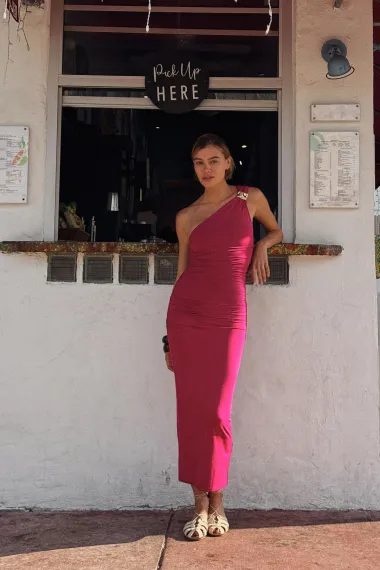 Elegantne haljine su stigle u high street trgovine i ne možemo pogriješiti