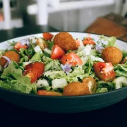 Osvježavajuće i zasitno: 4 recepta za bogate zelene salate koje ćeš obožavati