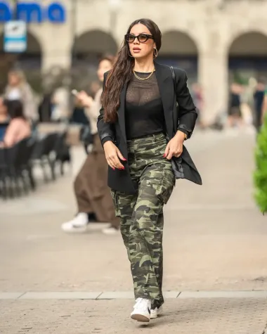Maskirni uzorak, zlato i Gucci naočale: Žanamari u ležernom outfitu privukla poglede