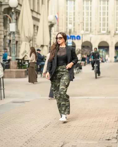 Maskirni uzorak, zlato i Gucci naočale: Žanamari u ležernom outfitu privukla poglede