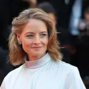 Jodie Foster ili Scarlett Johansson? Ne znamo tko bolje nosi ledeno plavu haljinu