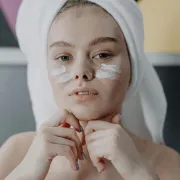 Top kreme za lice za osjetljivu kožu: Vodič za nježnu, ali učinkovitu njegu