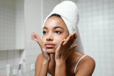 Čišćenje kože lica bez greške: 5 zlatnih pravila koja preporučuju dermatolozi