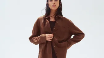 Lanena košulja – nezaobilazan dio ljetne capsule garderobe