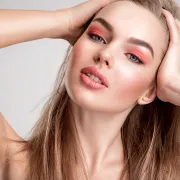 Kremasta rumenila: Ljetni beauty must-have za prirodan sjaj i svjež izgled