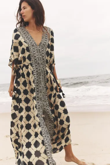 Kaftan – ljetni klasik koji ovog ljeta nosimo i u gradskim kombinacijama