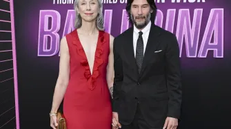 Savršeno usklađen par: Keanu Reeves i njegova zaručnica zablistali na premijeri filma