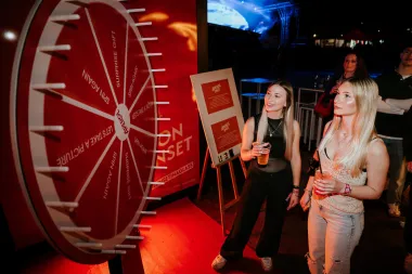 Zagreb u narančastom raspoloženju: Stiže 'Turn On The Sunset' pop-up događaj na Strossmayerov trg