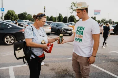 Zlatni kamiončić stigao u grad – Pan toči pivo na omiljenim zagrebačkim lokacijama