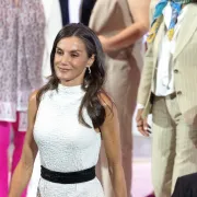 Kraljica Letizia u elegantnoj 'izgužvanoj haljini' i cipelama koje pristaju uz sve