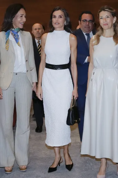 Kraljica Letizia u elegantnoj 'izgužvanoj haljini' i cipelama koje pristaju uz sve