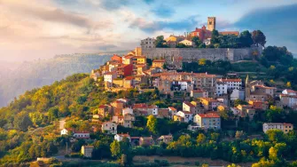 Istarski dragulji na dlanu: Vodič kroz Motovun i Grožnjan