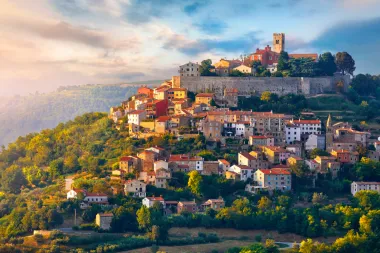 Istarski dragulji na dlanu: Vodič kroz Motovun i Grožnjan