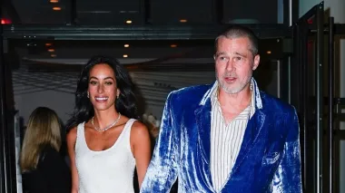 Brad Pitt u baršunastom odijelu: Kriza srednjih godina ili novi trend među muškarcima iznad 60?