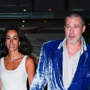 Brad Pitt u baršunastom odijelu: Kriza srednjih godina ili novi trend među muškarcima iznad 60?
