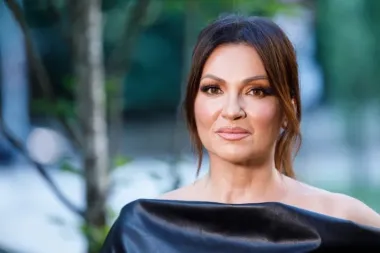 Čipka, til i cvijeće: Nina Badrić u haljini stvorenoj za ljetne dane