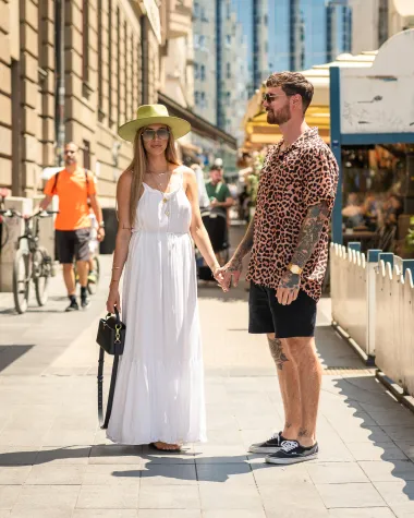 On u leopard košulji, ona u boho haljini: Modno usklađeni par sa špice privukao poglede