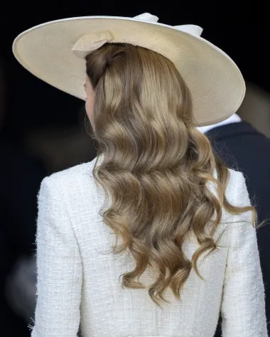Kraljevska otmjenost: Kate Middleton zablistala u elegantnom bijelom izdanju