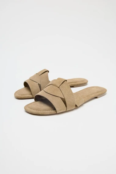 Trendseterice ih obožavaju: I ovog ljeta nosimo sandale inspirirane kultnim Hermes modelima