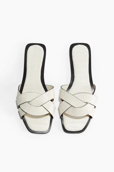 Trendseterice ih obožavaju: I ovog ljeta nosimo sandale inspirirane kultnim Hermes modelima