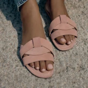 Trendseterice ih obožavaju: I ovog ljeta nosimo sandale inspirirane kultnim Hermes modelima