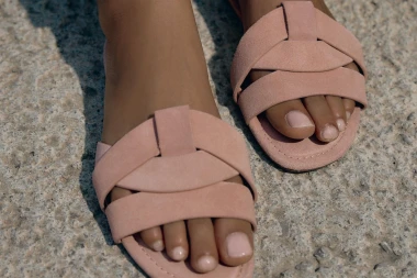 Trendseterice ih obožavaju: I ovog ljeta nosimo sandale inspirirane kultnim Hermes modelima